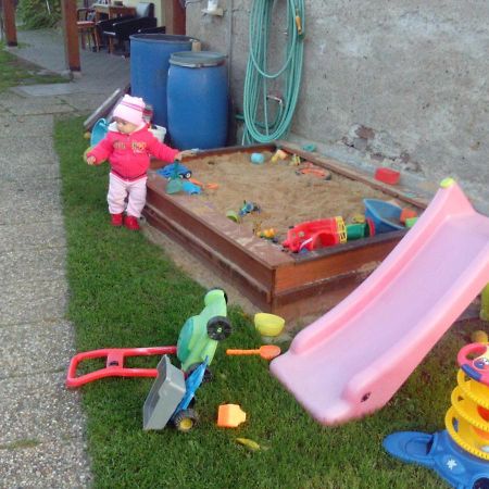 Ubytovani V Mladych Bukach Mladé Buky Exteriör bild
